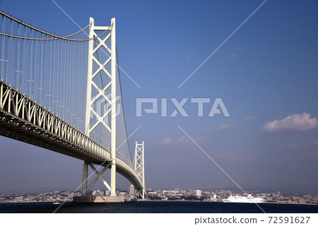 明石海峽大橋和郵輪 明石海峽大橋和郵輪 72591627