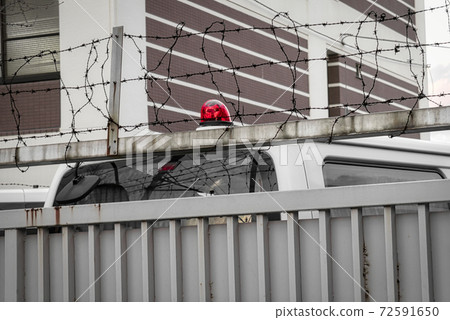 派出所和小型護送車 派出所和小型護送車 72591650