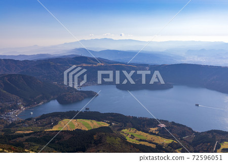 從箱根駒岳天文台俯瞰秋天的蘆之湖 從箱根駒岳天文台俯瞰秋天的蘆之湖 72596051
