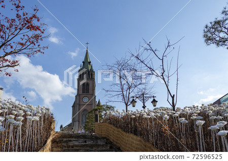 Myeongdong Cathedral in the blue sky 72596525