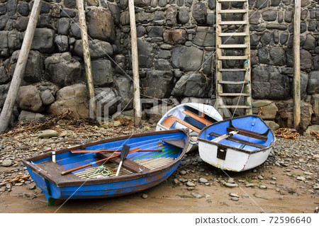 Rowing boats at low tide - Clovelly - England Rowing boats at low tide - Clovelly - England 72596640