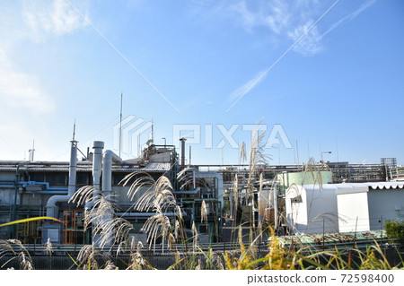 Factory scenery that feels autumn 72598400