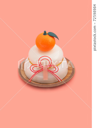 New Year / Kagami Mochi Image Material: Modern Kagami Mochi / Pink background with cute fashionable decorations and oranges New Year / Kagami Mochi Image Material: Modern Kagami Mochi / Pink background with cute fashionable decorations and oranges 72598984