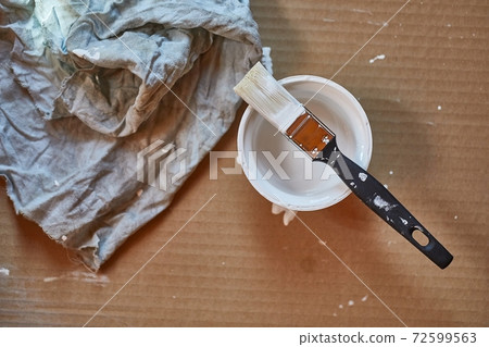 Paint brush on a can of white wall paint Paint brush on a can of white wall paint 72599563