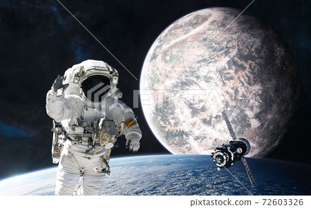 Space station, astronaut on the background of planets in deep space Space station, astronaut on the background of planets in deep space 72603326