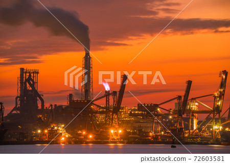 [協和工業區：新日鐵住友金屬製鐵廠的夜景剪影] 72603581