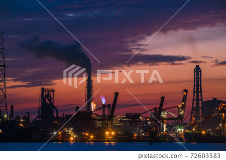 [協和工業區：新日鐵住友金屬製鐵廠的夜景剪影] 72603583