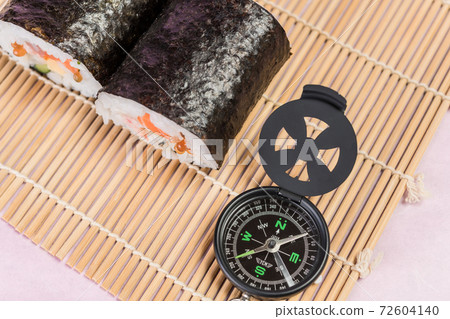 [Setsubun image: seafood ehomaki and compass] 72604140