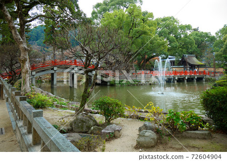 Shinji Pond and Taikobashi Dazaifu Tenmangu Shrine 72604904