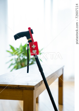 Cane and help mark 72607114