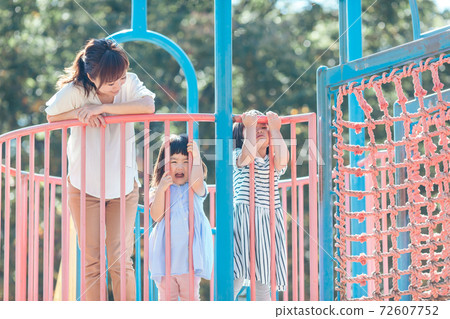 Children playing with playthings 72607752