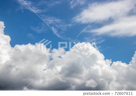 藍天和白雲的圖像素材 72607811