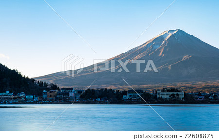 Mt. Fuji seen from Lake Kawaguchi Winter morning view 72608875