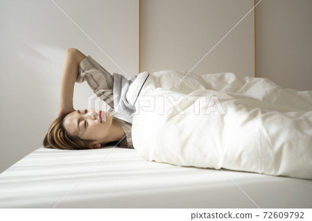 Waking up woman Waking up woman 72609792