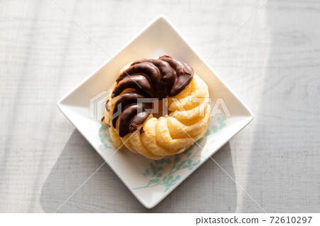 French cruller (doughnut) French cruller (doughnut) 72610297