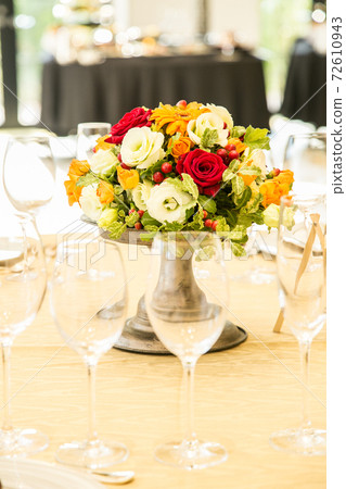 橙色和紅色花朵協調 橙色和紅色花朵協調 72610943