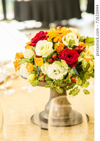 Orange and red flower coordination 72610944