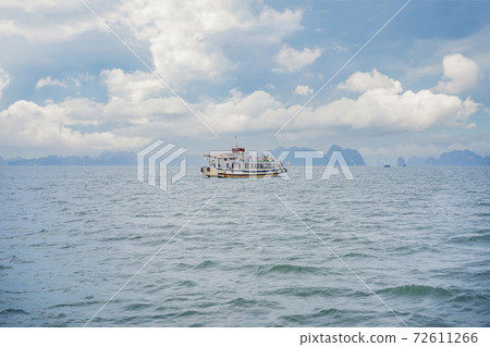 Picturesque sea landscape. Ha Long Bay, Vietnam 72611266