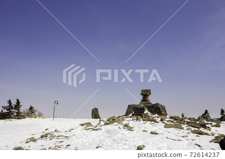 Nekodake山的山頂上積雪 Nekodake山的山頂上積雪 72614237