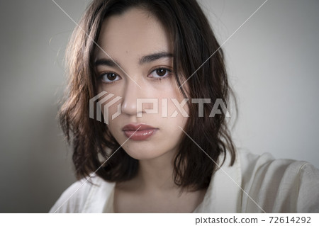 Shadowed beauty portrait of a young woman Shadowed beauty portrait of a young woman 72614292