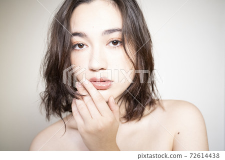 Woman beauty portrait Woman beauty portrait 72614438