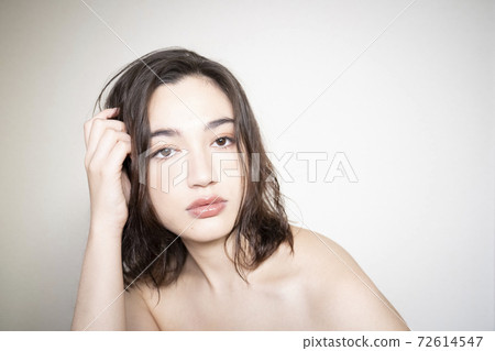 Woman beauty portrait Woman beauty portrait 72614547