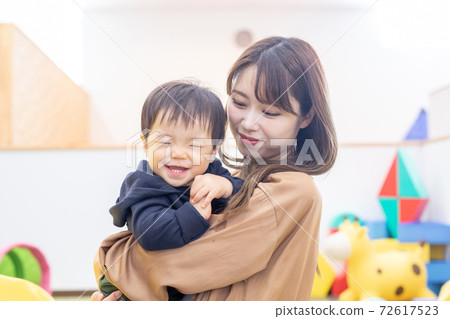 Boys playing in nursery school / nursery / kids cafe 72617523