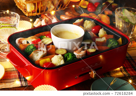 cheese fondue  72618284