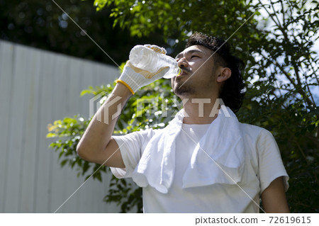 Manual worker to hydrate 72619615