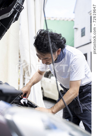 養車的男人 72619647