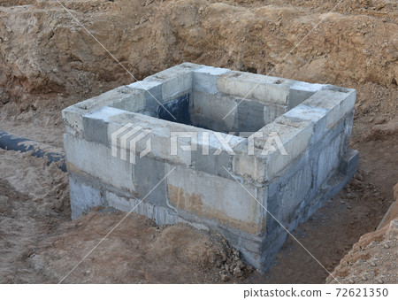 Construction of stormwater pits, sanitary sewer system distribution chamber and pump station. Construction of stormwater pits, sanitary sewer system distribution chamber and pump station. 72621350