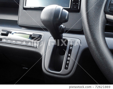 Instrument panel shift select lever (AT car) 72621869