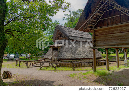 Lake remains Lake remains 72622917