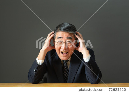 Business image Men in trouble Business image Men in trouble 72623320