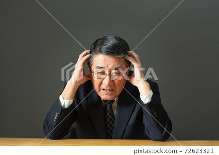 Business image Men in trouble Business image Men in trouble 72623321