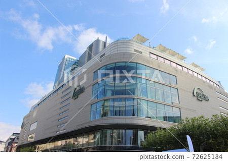 Frankfurt shopping mall [Germany] 72625184