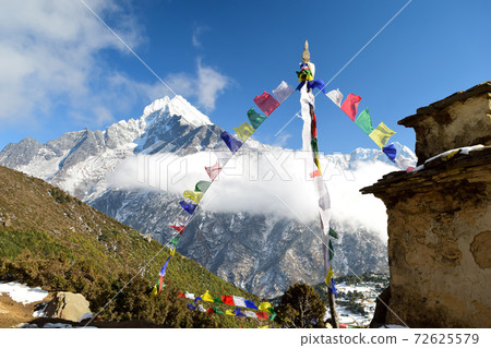 尼泊爾珠穆朗瑪峰公路的視圖 72625579