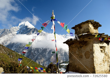 View of Everest Highway in Nepal 72625580