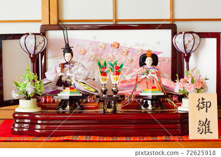 A doll 72625918