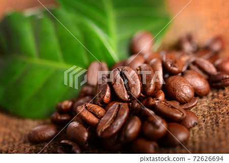 Coffe beans close up Coffe beans close up 72626694
