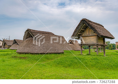 Lake remains Lake remains 72627288