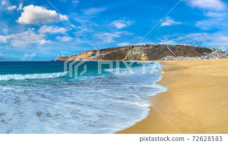 Nazare coast , Portugal 72628583