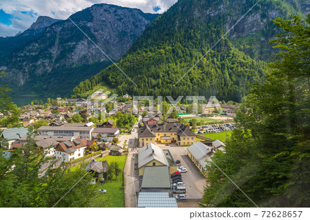 Panoramic view of Hallstatt, Austria 72628657