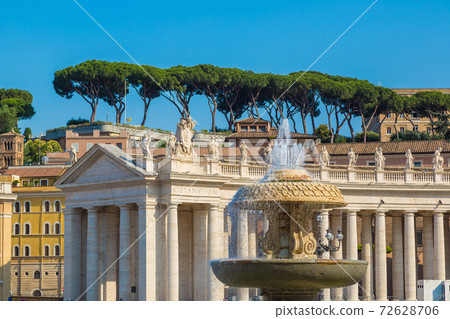 Saint Peter's Square in Vatican 72628706