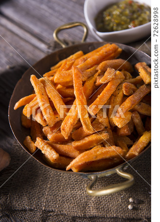 Sweet potatoes fries 72628998