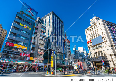 Tokyo cityscape of Japan Corona bruise. View of Asakusa Station, which shines in the blue sky of Tokyo, in Shizuru = December 17, 2020 Tokyo cityscape of Japan Corona bruise. View of Asakusa Station, which shines in the blue sky of Tokyo, in Shizuru = December 17, 2020 72629501