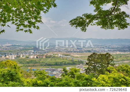 [Kyoto Prefecture] Iwashimizu Hachimangu Shrine during the fresh green season in May << Otokoyama Observatory >> 72629648