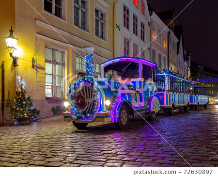 Tallinn. Town Hall Square at Christmas. 72630897