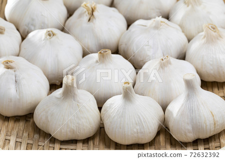 Garlic on a colander Garlic on a colander 72632392