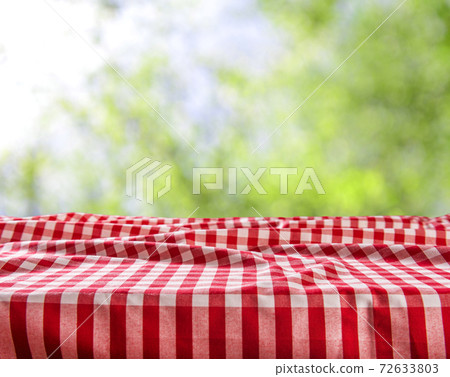 Empty checkered table background Empty checkered table background 72633803